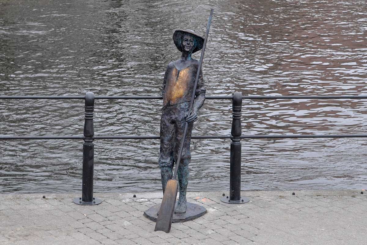 Ryeźba Flisaka nad Brdą w Bydgoszczy