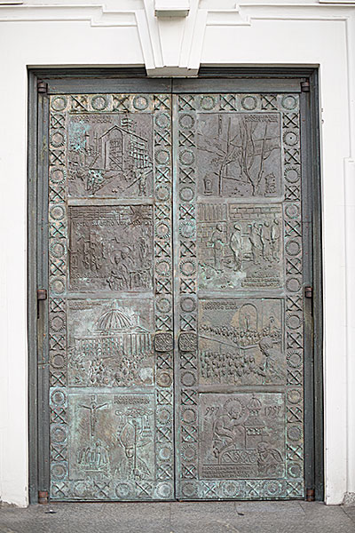 Drzwi Ośmiu Błogosławieństw Bazylika Mniejsza św. Wincentego à Paulo w Bydgoszczy